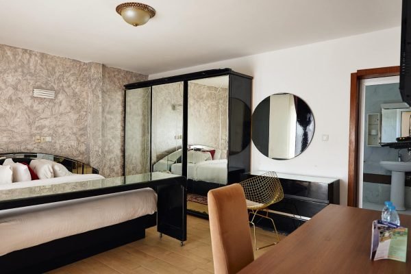 5893f450-aee1-49cf-b130-03f860f7d2d0